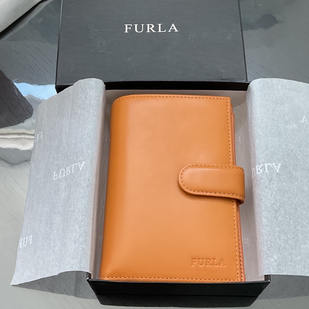 Furla Card Holder Wallet in Tan Leather